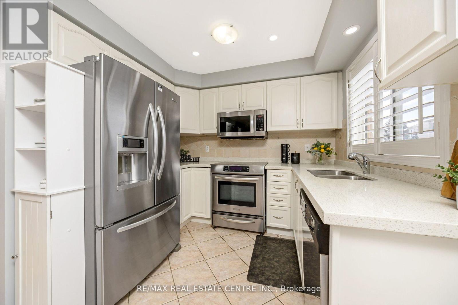 468 Trudeau Drive, Milton, Ontario  L9T 5K9 - Photo 13 - W12158528