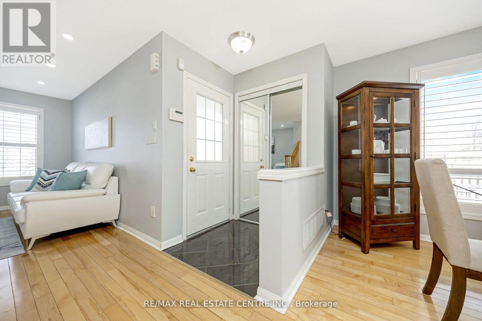468 Trudeau Drive, Milton, Ontario  L9T 5K9 - Photo 4 - W12158528