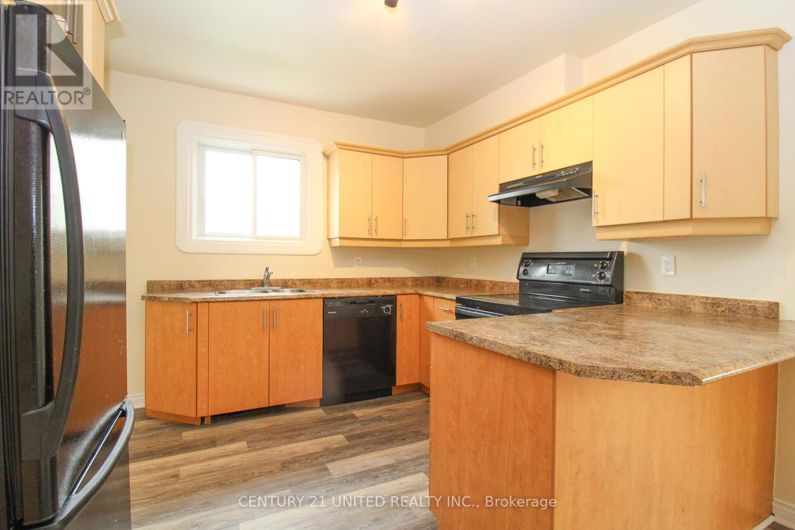 96 Montgomery Street, Peterborough South, Ontario  K9J 1W9 - Photo 10 - X12158747