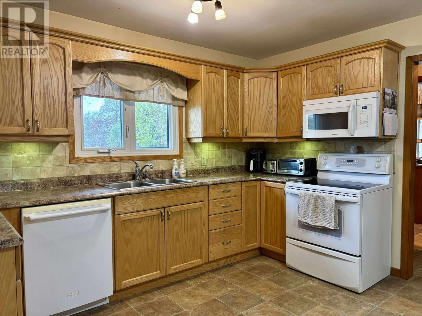 18 Skyview Drive, Charlottetown, Prince Edward Island  C1A 3A5 - Photo 8 - 202511552