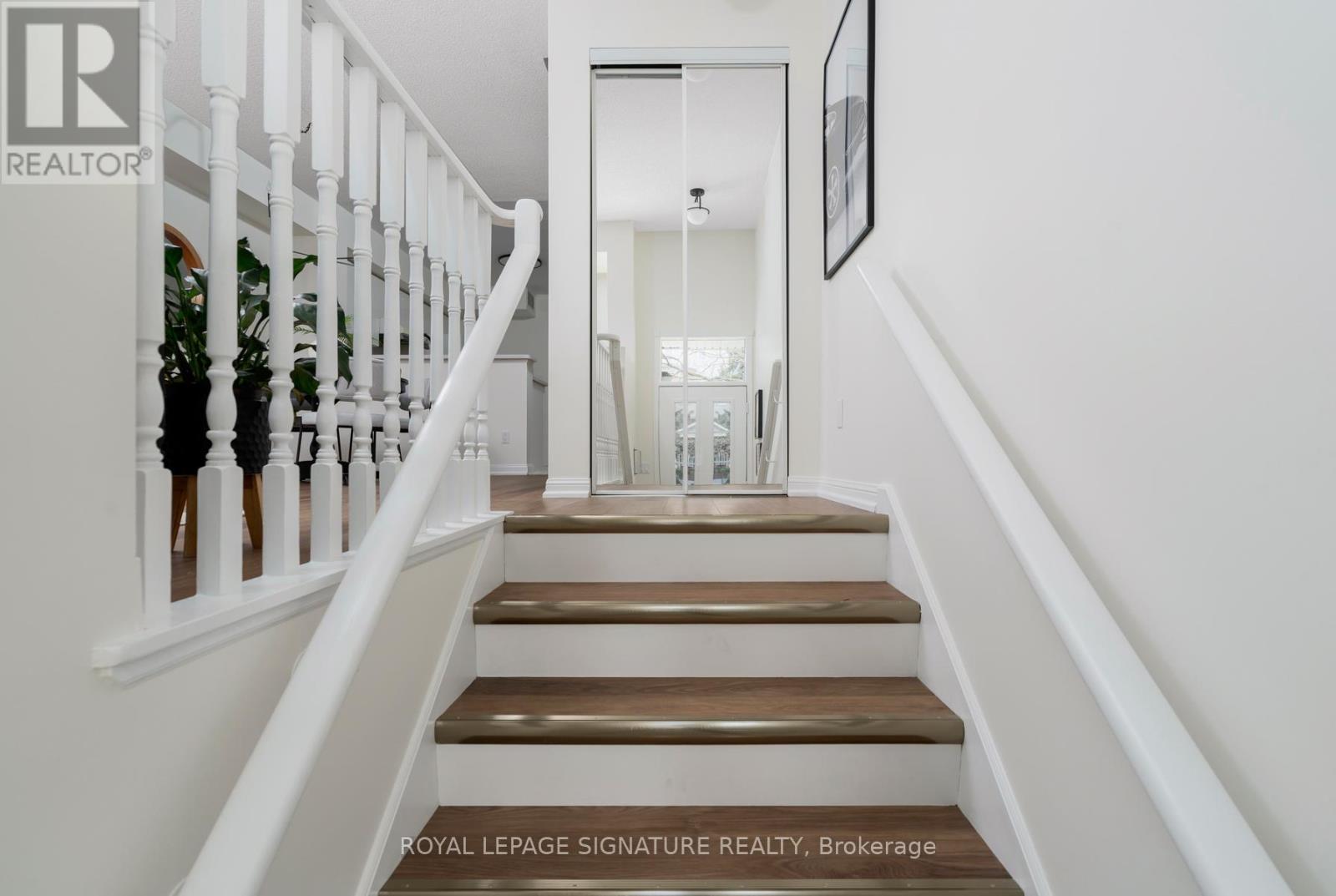 617 Grandview Way, Toronto, Ontario  M2N 6V4 - Photo 4 - C12158547