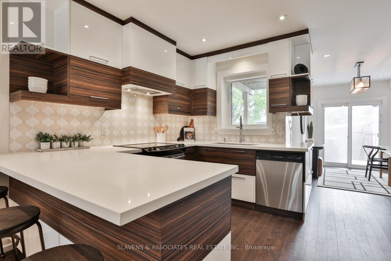 153 Holland Park Avenue, Toronto, Ontario  M6E 1L8 - Photo 12 - C12158625