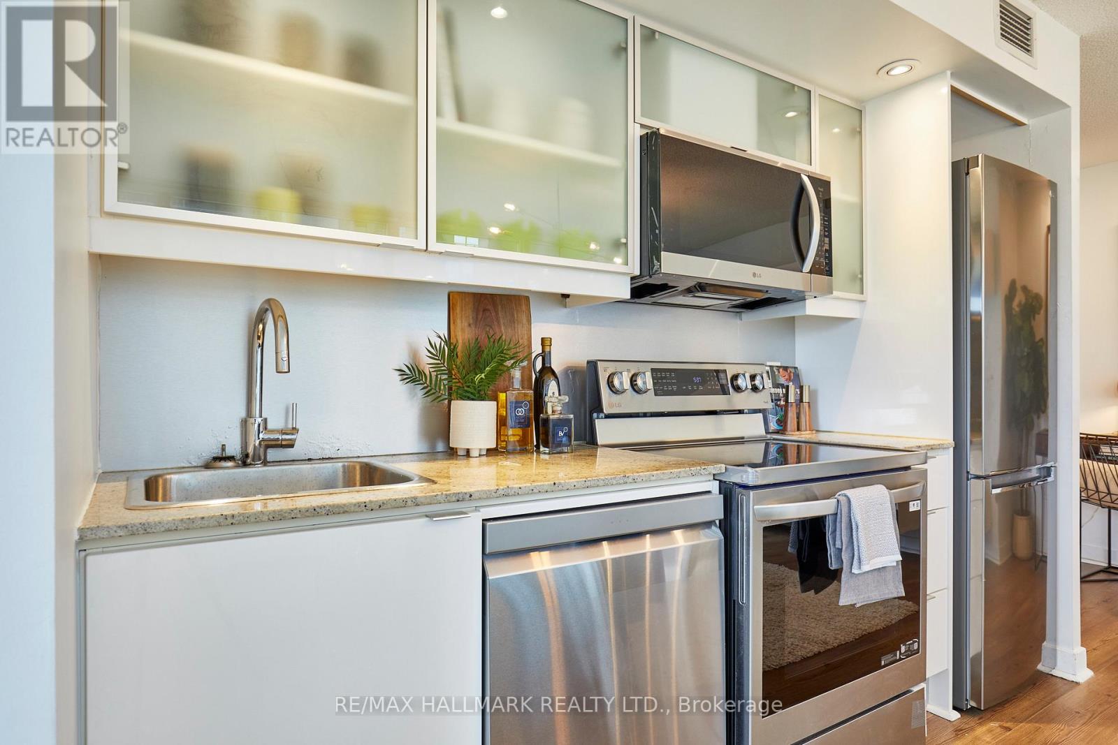 506 - 25 Telegram Mews, Toronto, Ontario  M5V 3Z1 - Photo 11 - C12158632