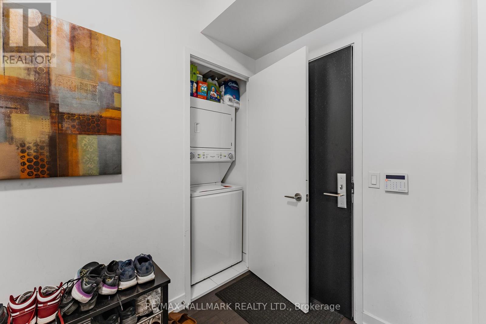 303 - 158 Front Street E, Toronto, Ontario  M5A 0K9 - Photo 5 - C12158708