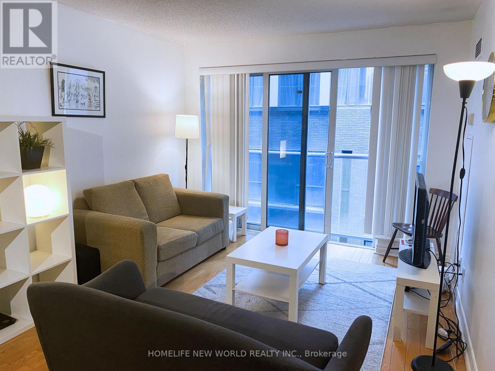 725 - 270 Wellington Street W, Toronto (Waterfront Communities), Ontario  M5V 3P5 - Photo 4 - C12158717