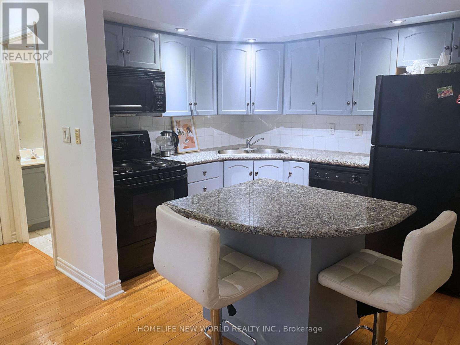725 - 270 Wellington Street W, Toronto, Ontario  M5V 3P5 - Photo 8 - C12158717