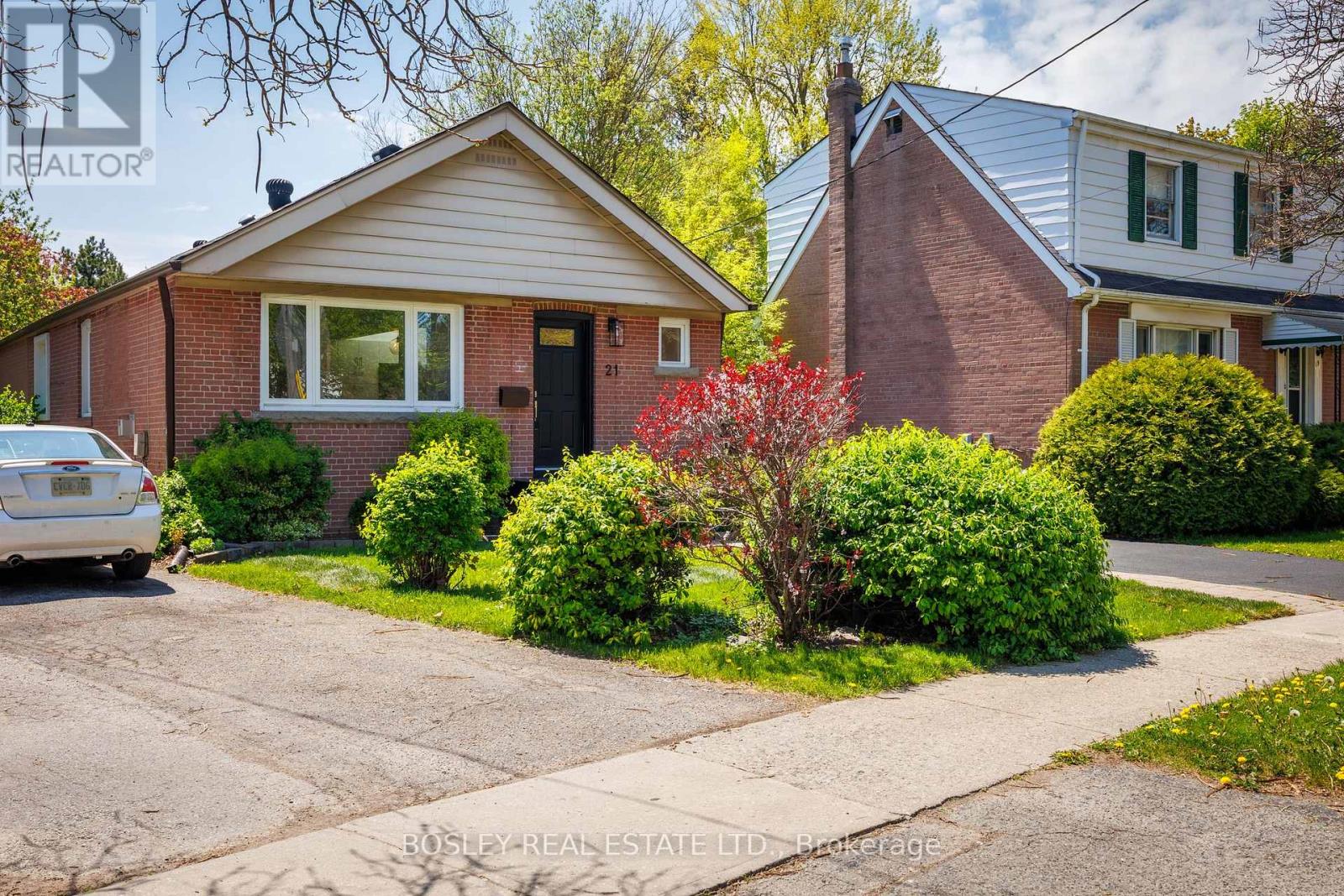 21 Fairfax Crescent, Toronto (Clairlea-Birchmount), Ontario  M1L 1Z6 - Photo 1 - E12158571