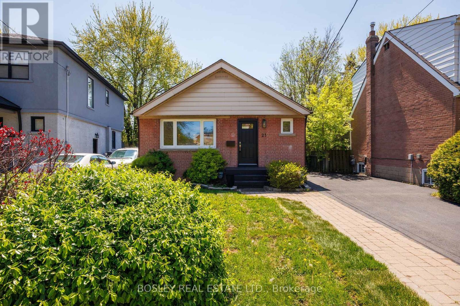 21 Fairfax Crescent, Toronto (Clairlea-Birchmount), Ontario  M1L 1Z6 - Photo 3 - E12158571