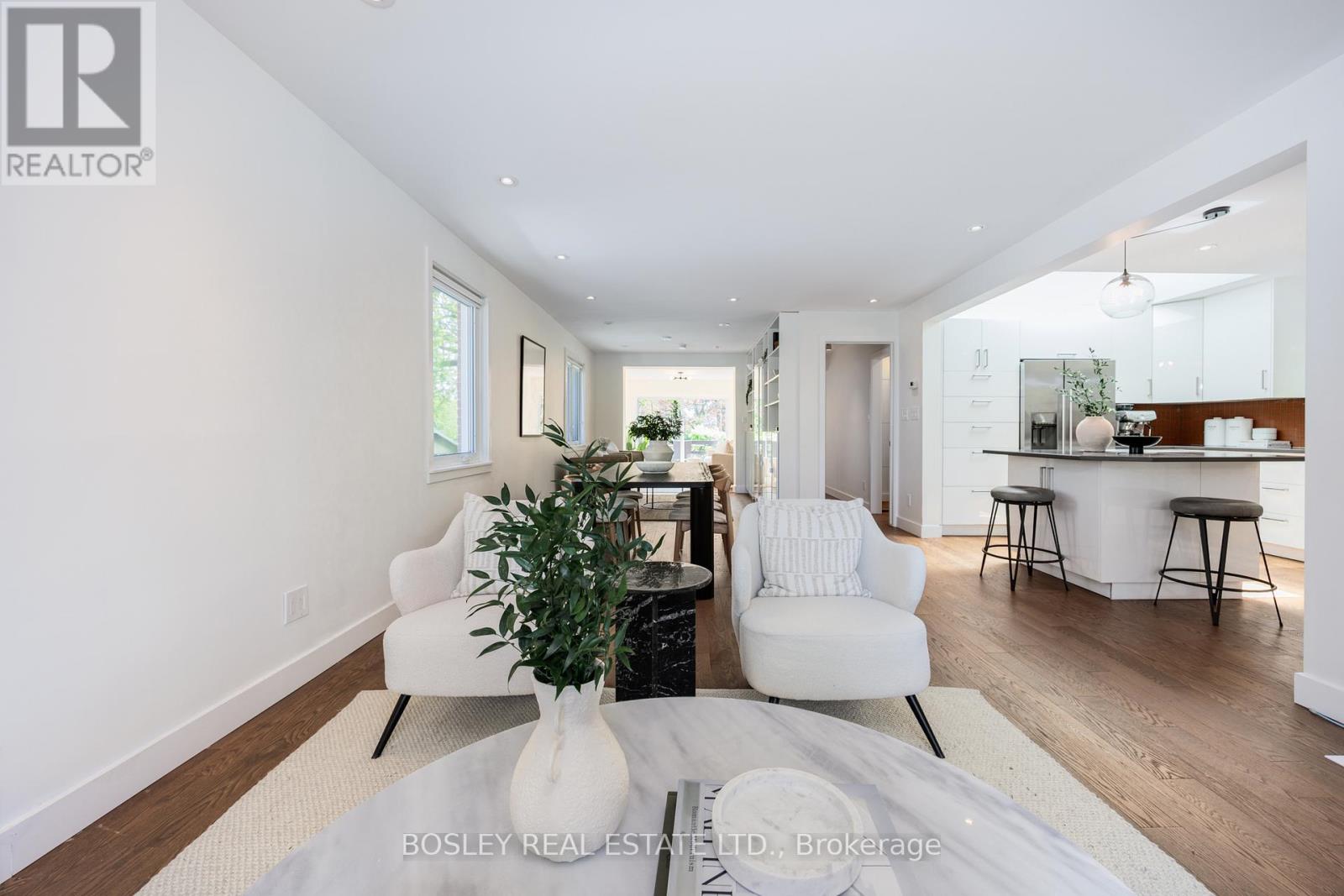 21 Fairfax Crescent, Toronto (Clairlea-Birchmount), Ontario  M1L 1Z6 - Photo 5 - E12158571