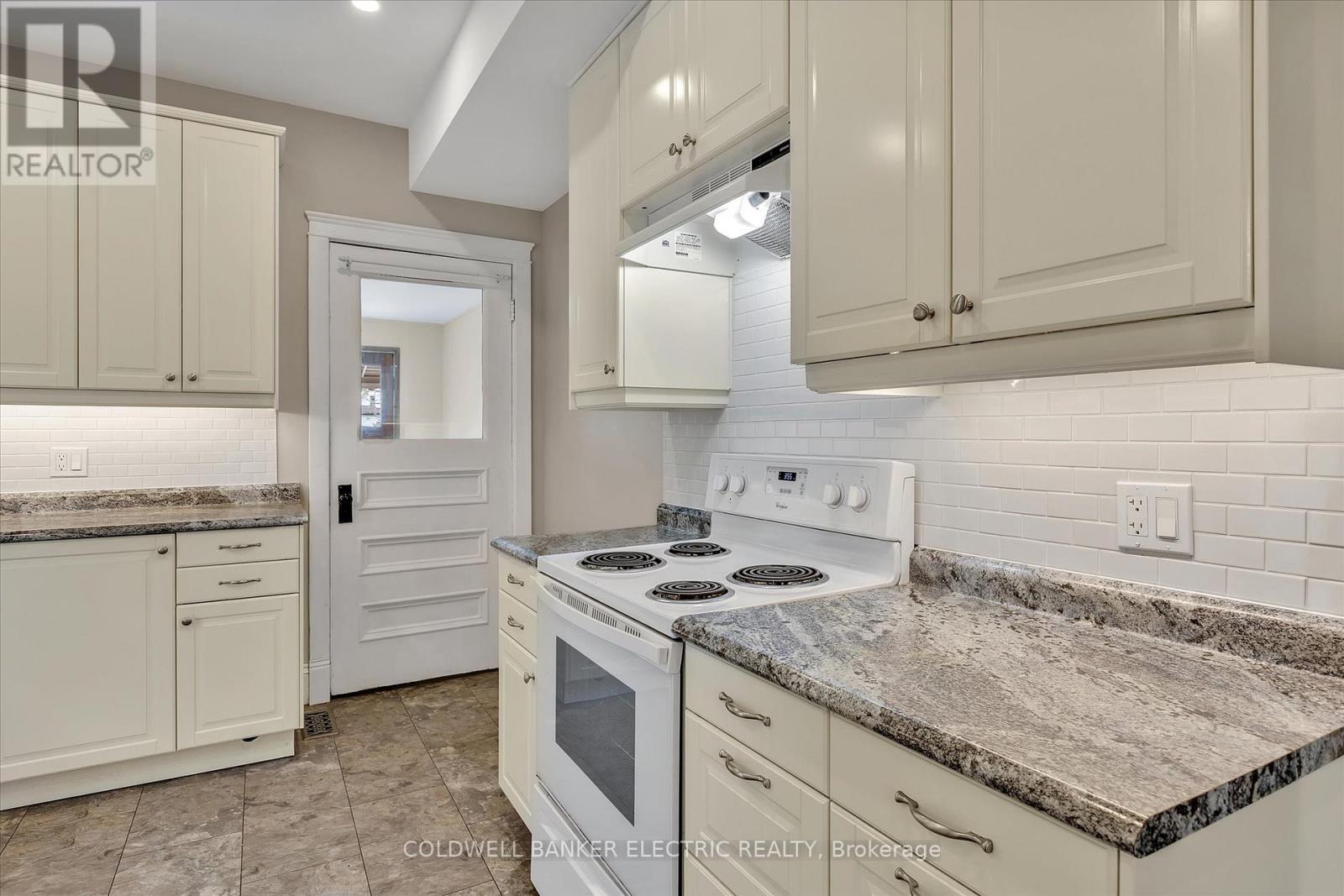 202 Braidwood Avenue, Peterborough South, Ontario  K9J 1V1 - Photo 19 - X12158897