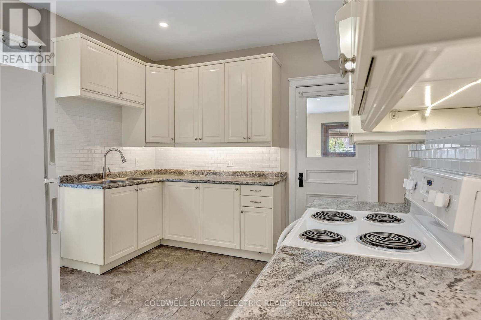202 Braidwood Avenue, Peterborough South, Ontario  K9J 1V1 - Photo 20 - X12158897