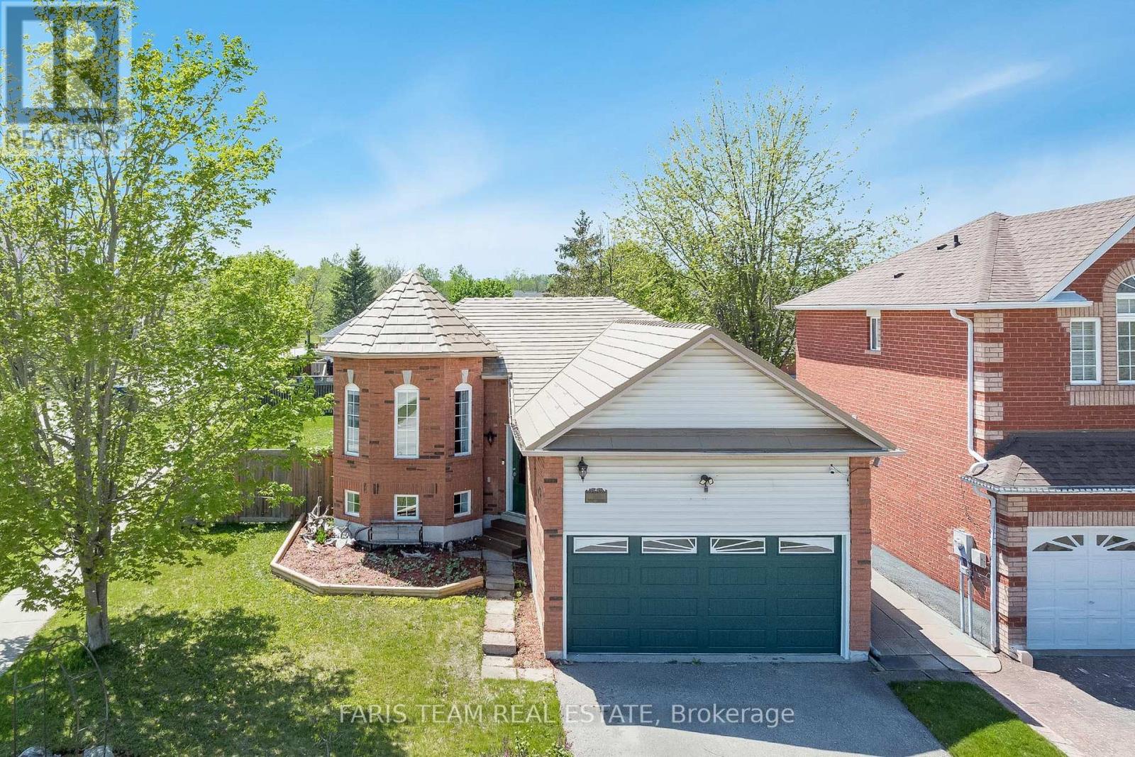 Property at 1358 VINCENT CRESCENT image 2