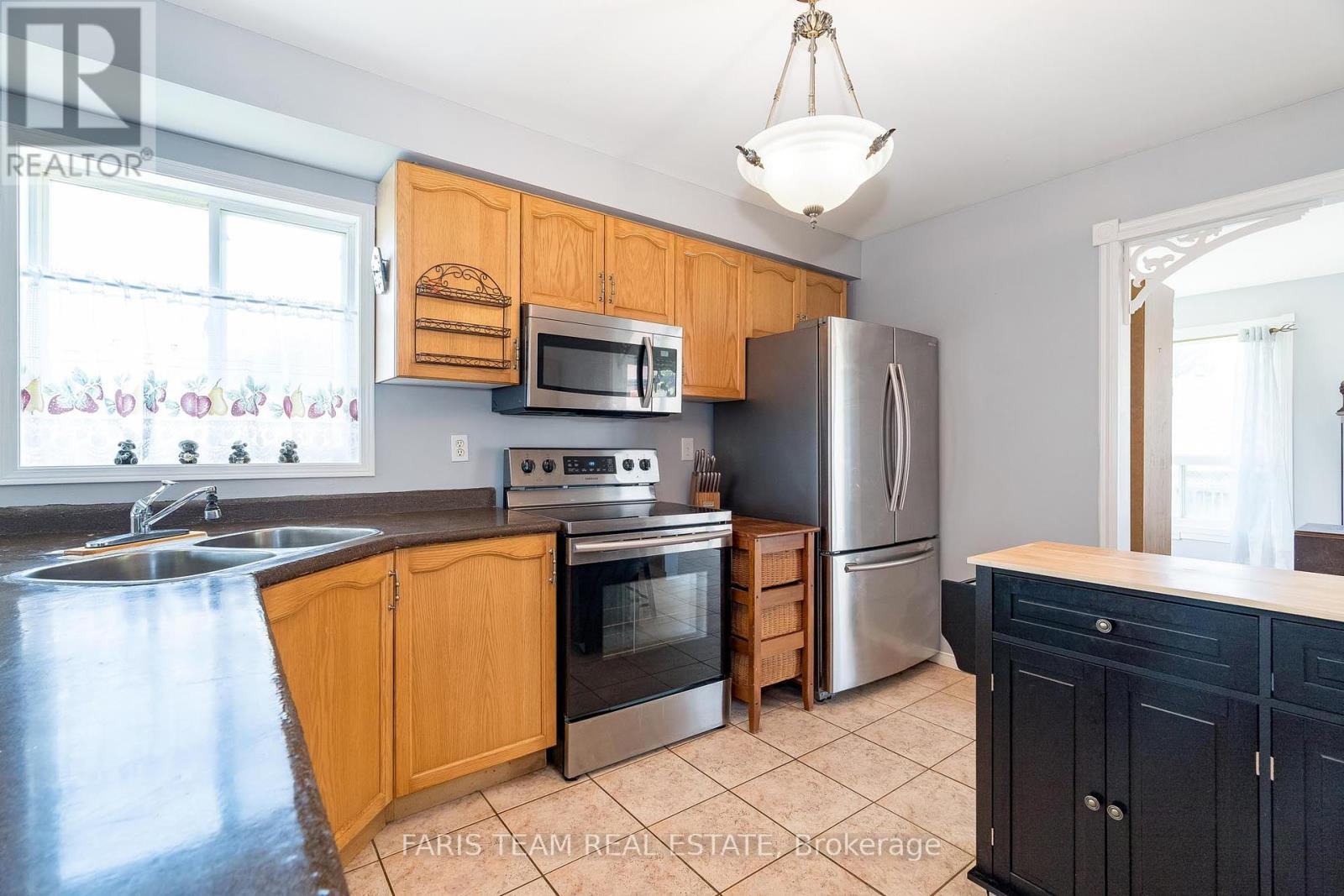 Property at 1358 VINCENT CRESCENT image 4