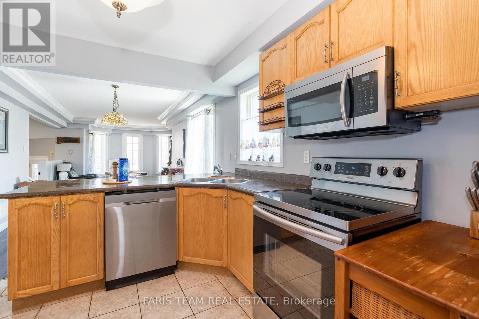 Property at 1358 VINCENT CRESCENT image 5