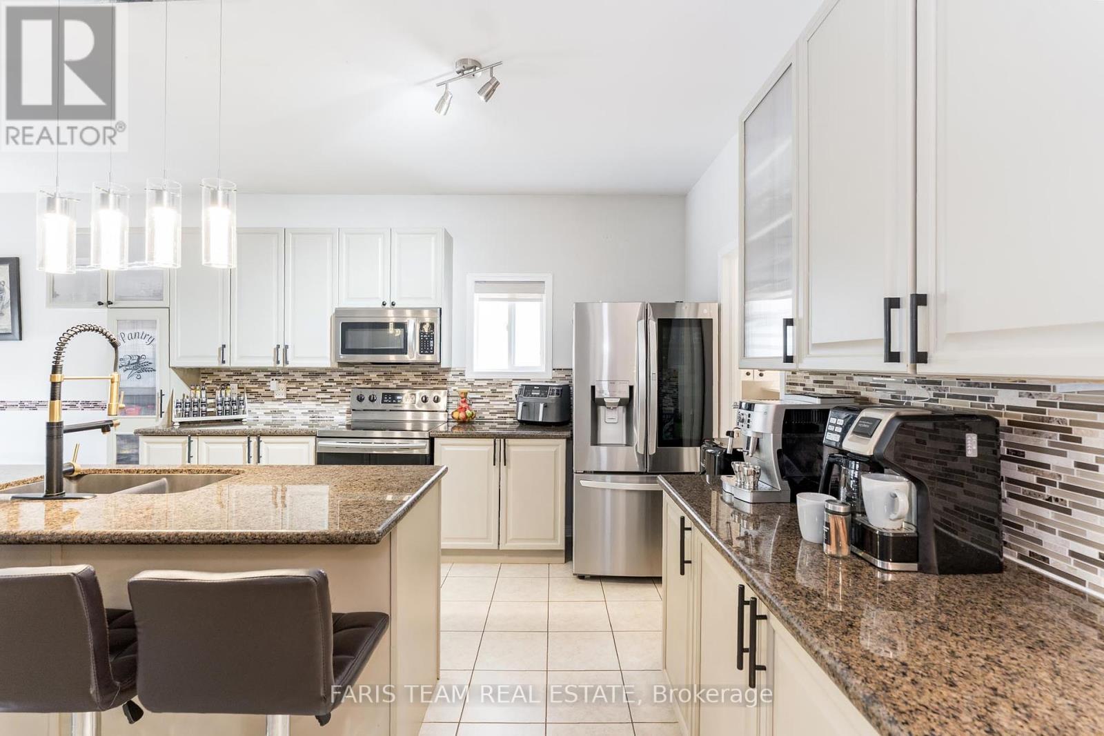 10 Westminster Circle, Barrie, Ontario  L4M 0A3 - Photo 5 - S12158712