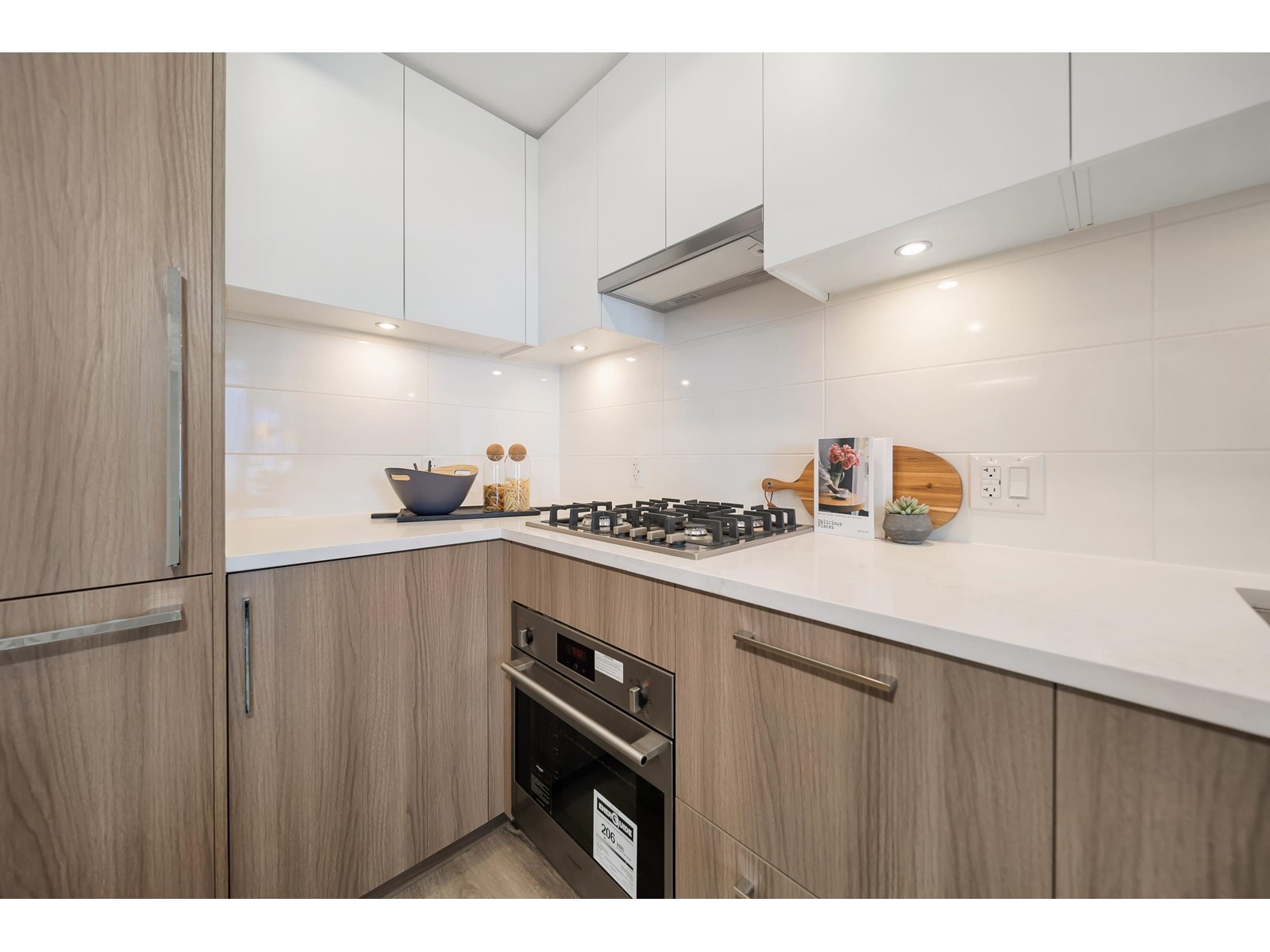 1808 9675 King George Boulevard, Surrey, British Columbia  V3T 2V3 - Photo 6 - R2996065