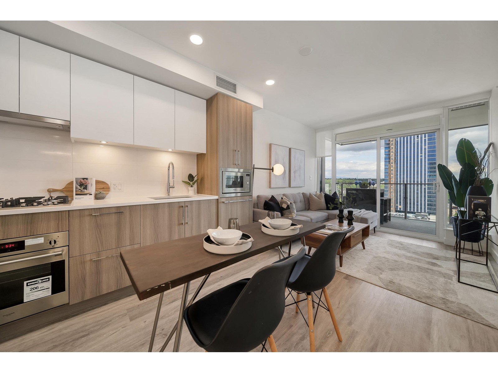 1808 9675 King George Boulevard, Surrey, British Columbia  V3T 2V3 - Photo 8 - R2996065