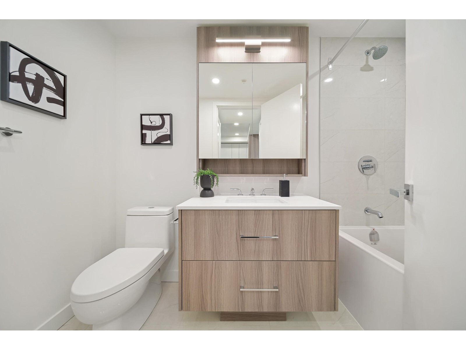 1808 9675 King George Boulevard, Surrey, British Columbia  V3T 2V3 - Photo 11 - R2996065