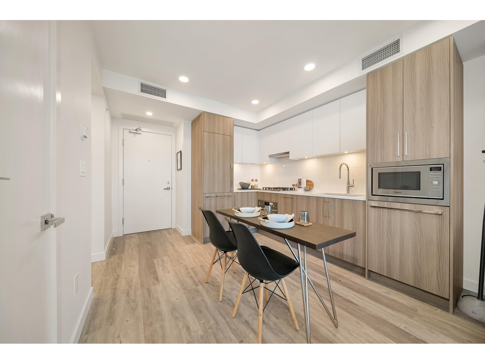 1808 9675 King George Boulevard, Surrey, British Columbia  V3T 2V3 - Photo 3 - R2996065