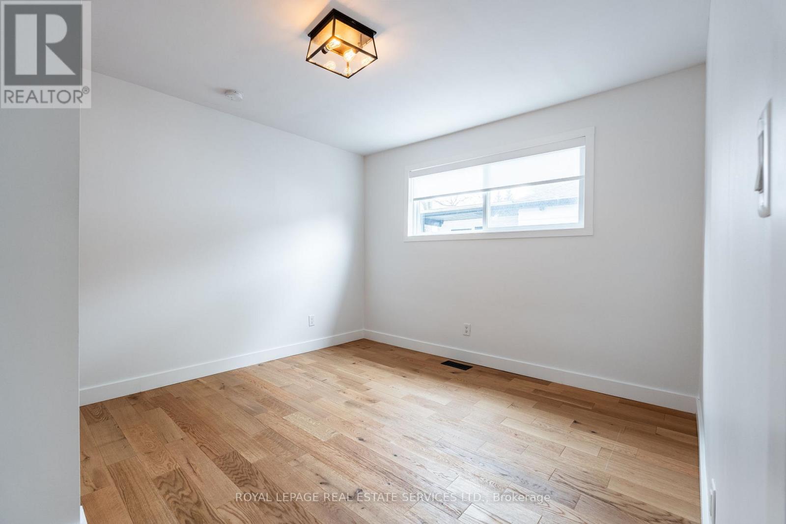 182 Cloverdale Avenue, Hamilton, Ontario  L8K 4M3 - Photo 12 - X12127274