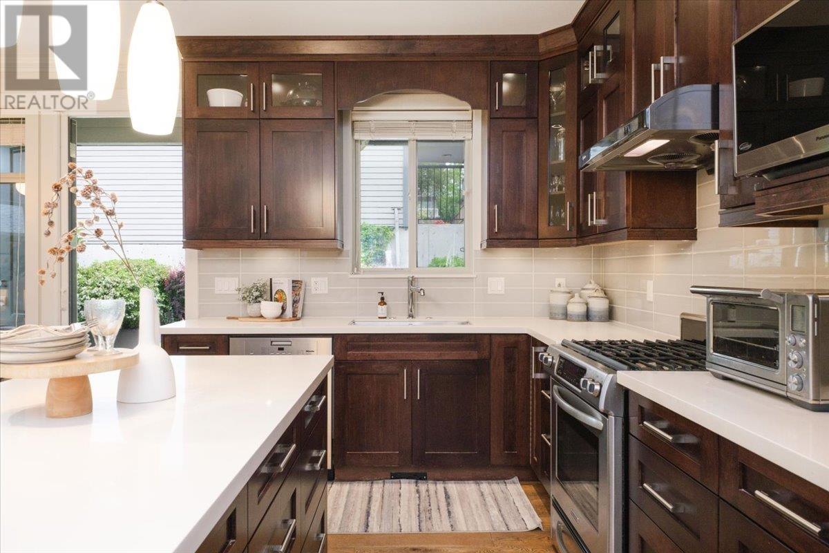 640 W 15th Street, North Vancouver, British Columbia  V7M 1S9 - Photo 9 - R3004241