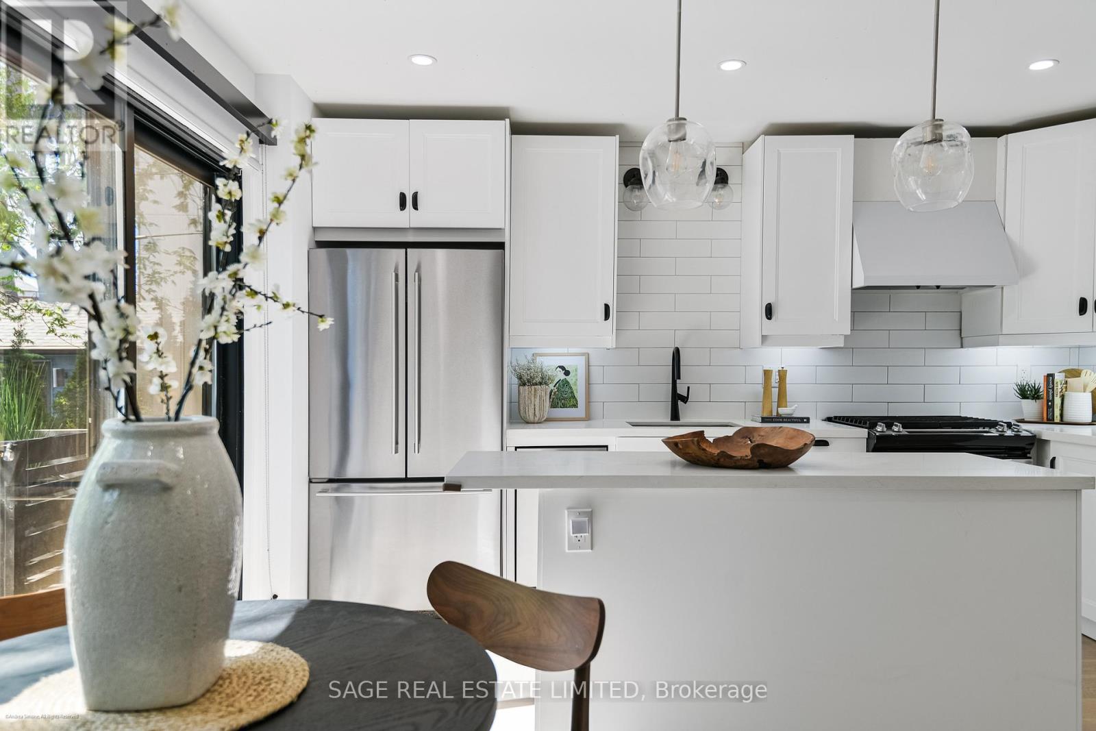 208 Queens Avenue, Toronto, Ontario  M8V 2N9 - Photo 7 - W12158543