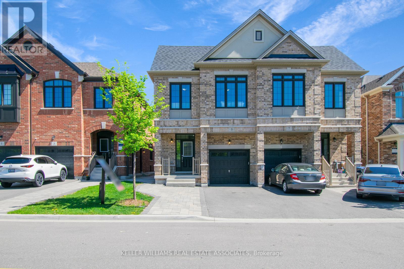 5 Quinton Ridge, Brampton, Ontario  L6Y 6J4 - Photo 2 - W12158560