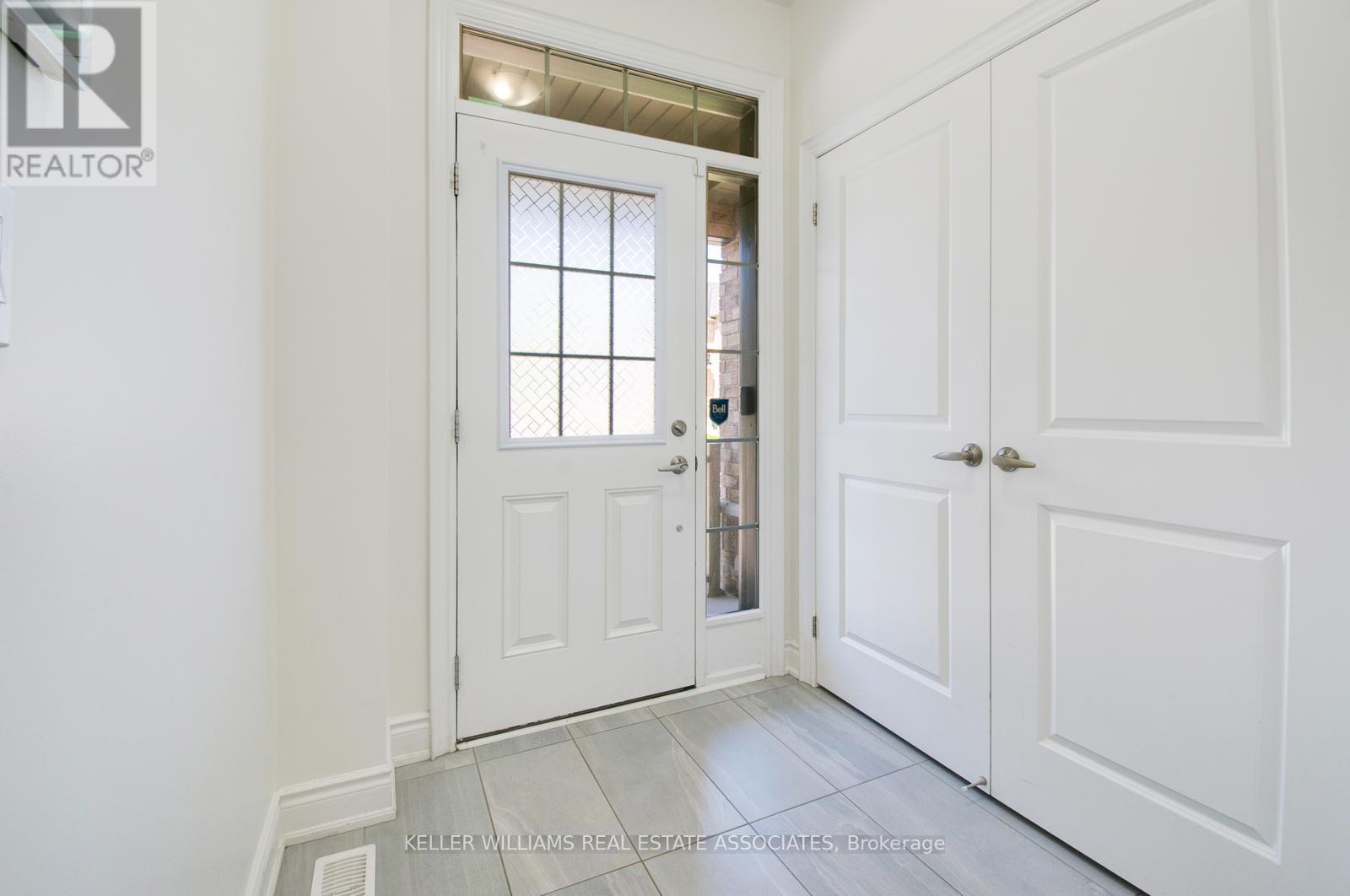 5 Quinton Ridge, Brampton, Ontario  L6Y 6J4 - Photo 4 - W12158560