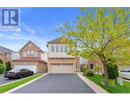 30 LARKSPUR ROAD, Brampton, Ontario