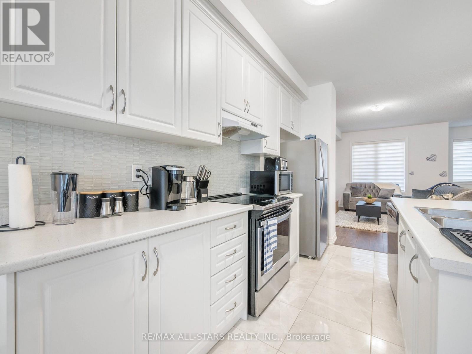 32 Faye Street, Brampton, Ontario  L6P 4M9 - Photo 13 - W12158603