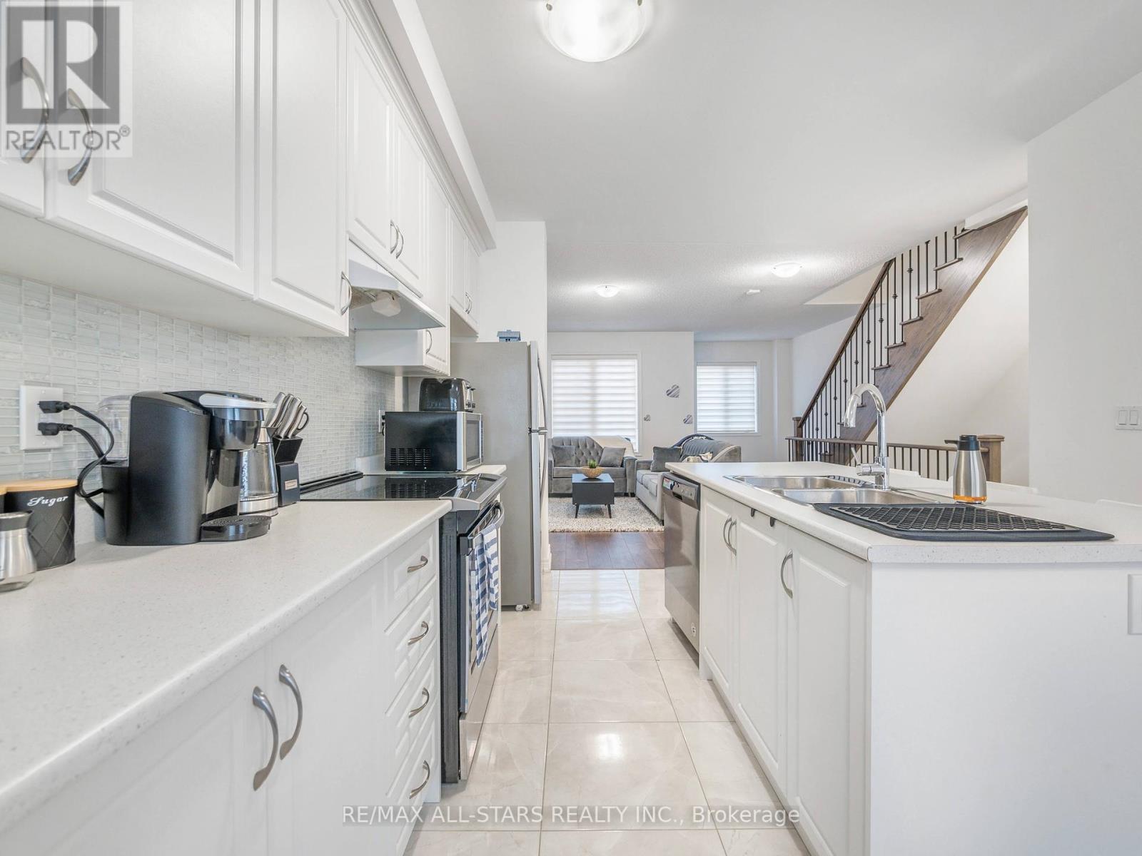32 Faye Street, Brampton, Ontario  L6P 4M9 - Photo 14 - W12158603