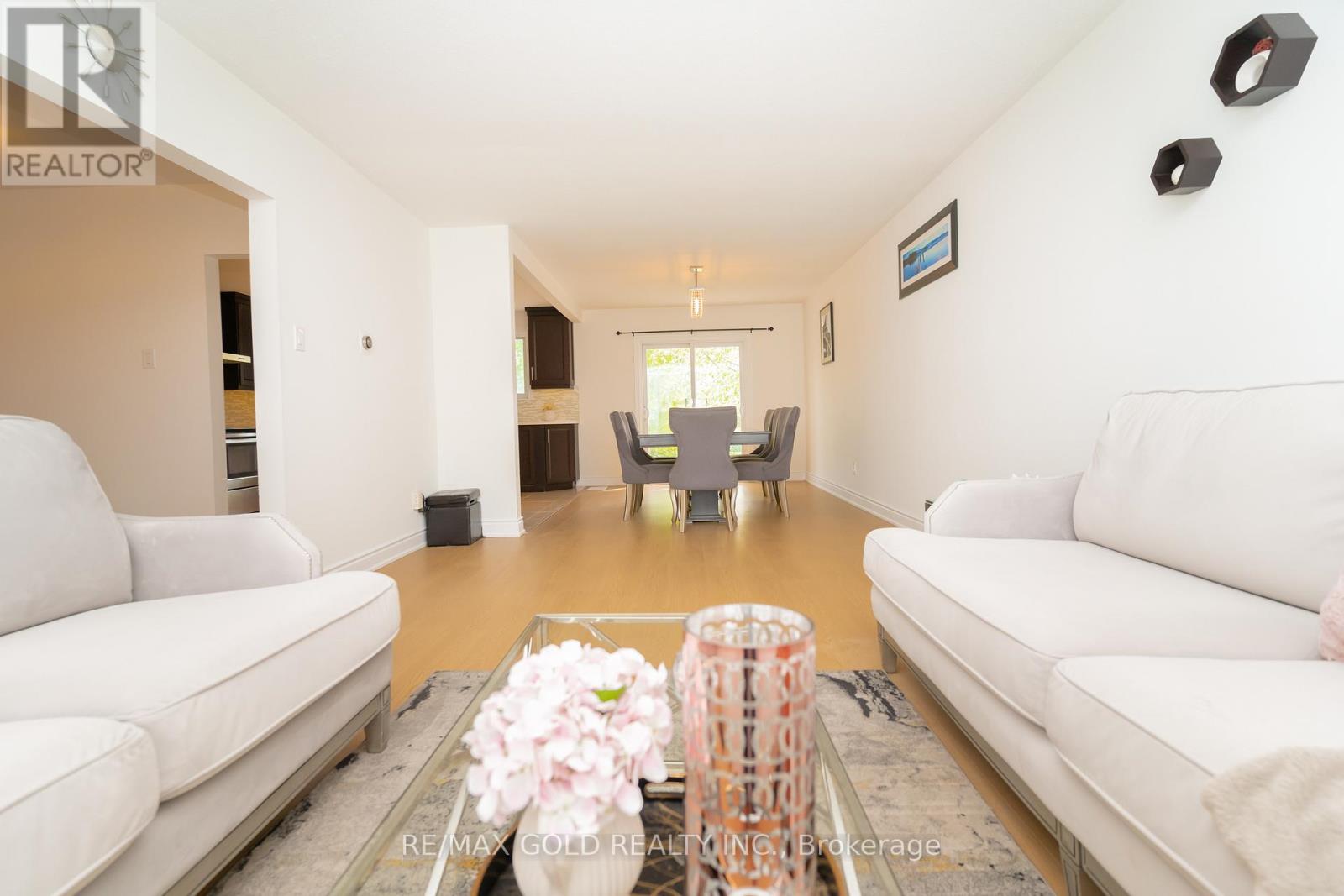 24 Dorchester Drive, Brampton, Ontario  L6T 3C9 - Photo 8 - W12158609