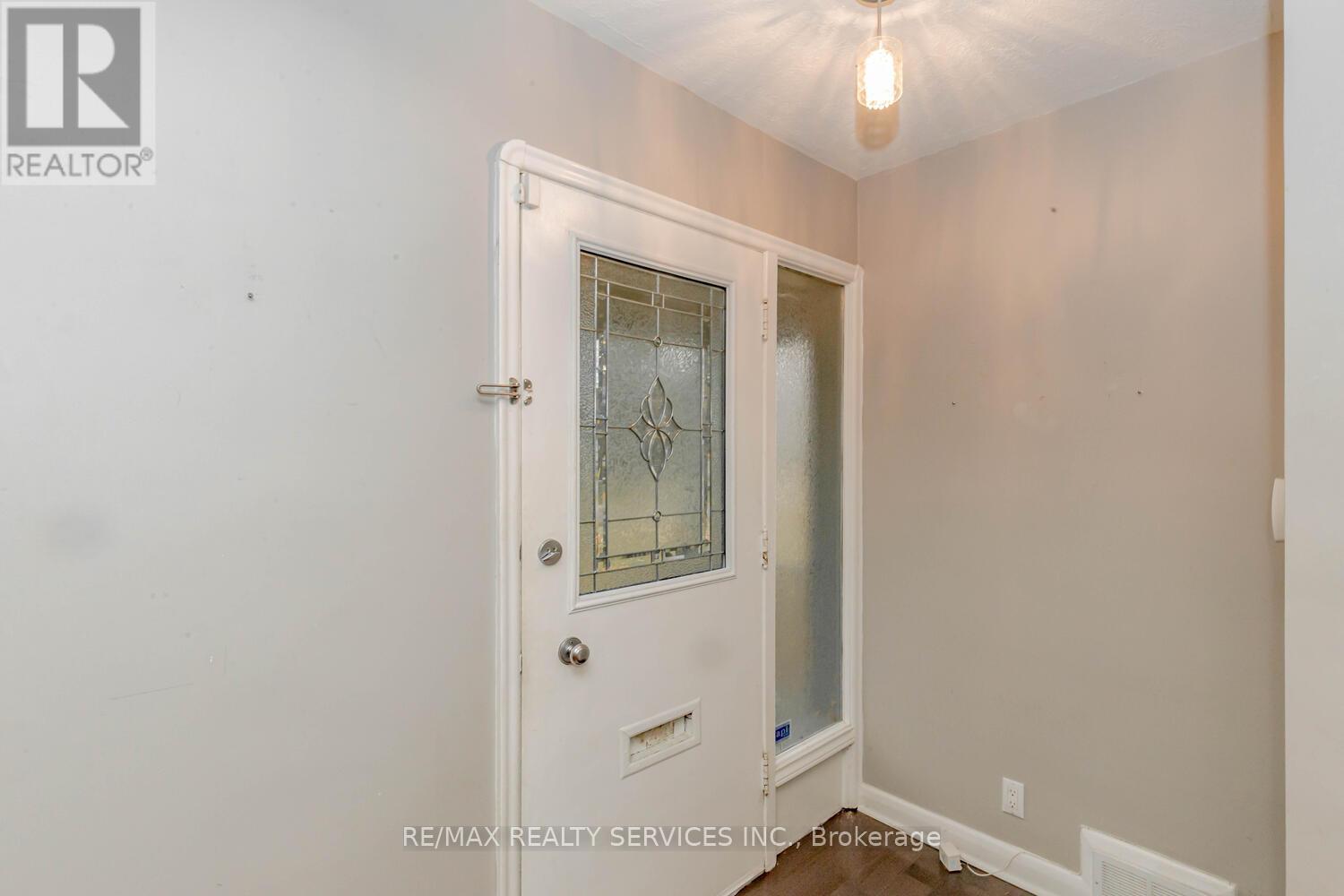 1259 Twin Oaks Dell Drive, Mississauga, Ontario  L5H 3J7 - Photo 3 - W12158630