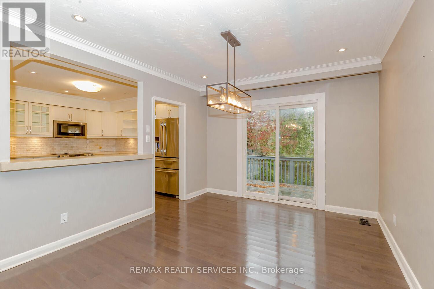 1259 Twin Oaks Dell Drive, Mississauga, Ontario  L5H 3J7 - Photo 6 - W12158630