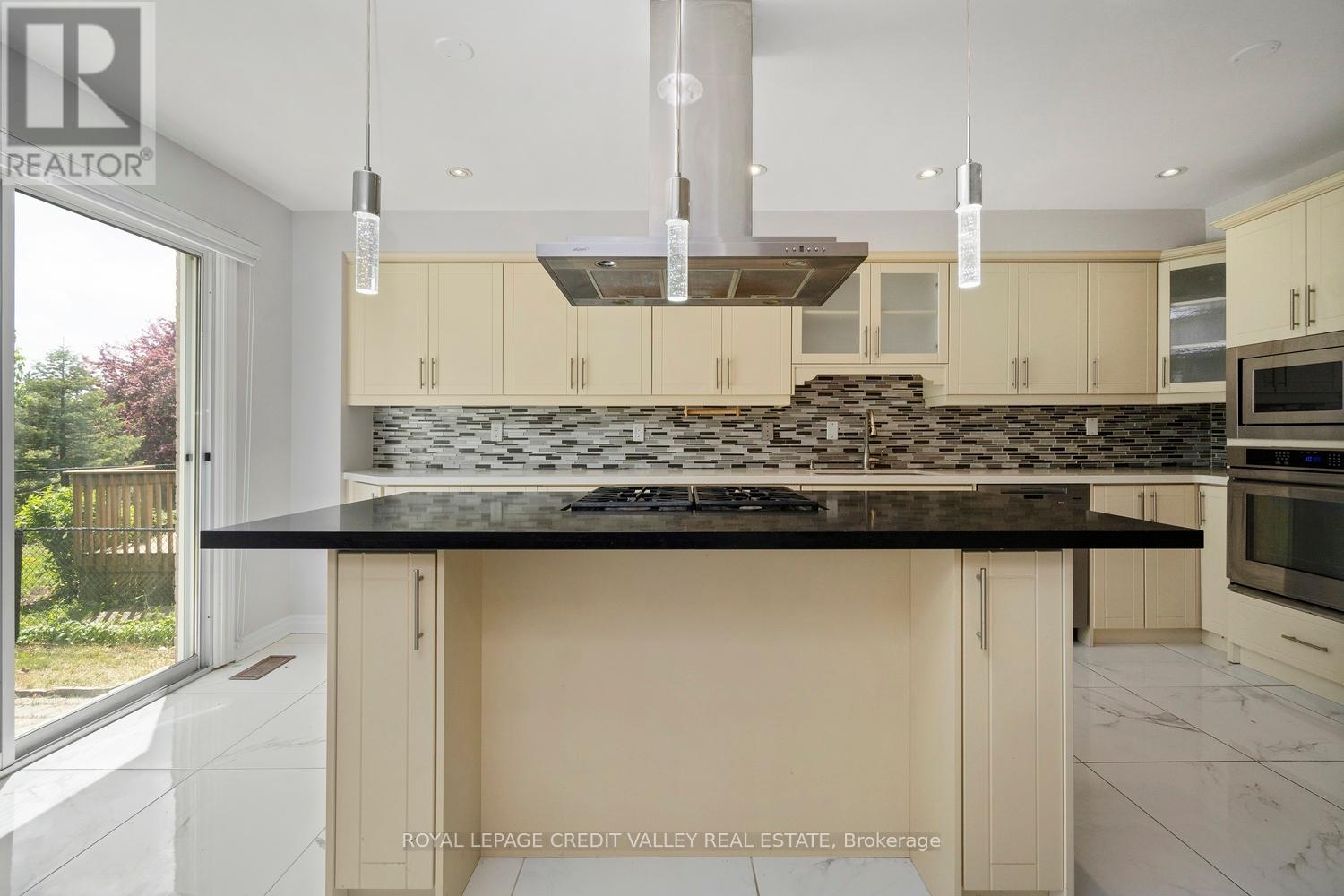 972 Winterton Way, Mississauga, Ontario  L5V 1M6 - Photo 17 - W12158665