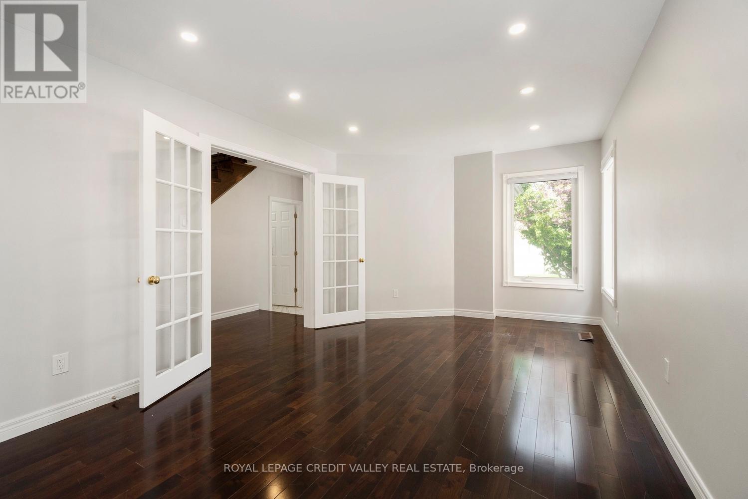 972 Winterton Way, Mississauga, Ontario  L5V 1M6 - Photo 7 - W12158665