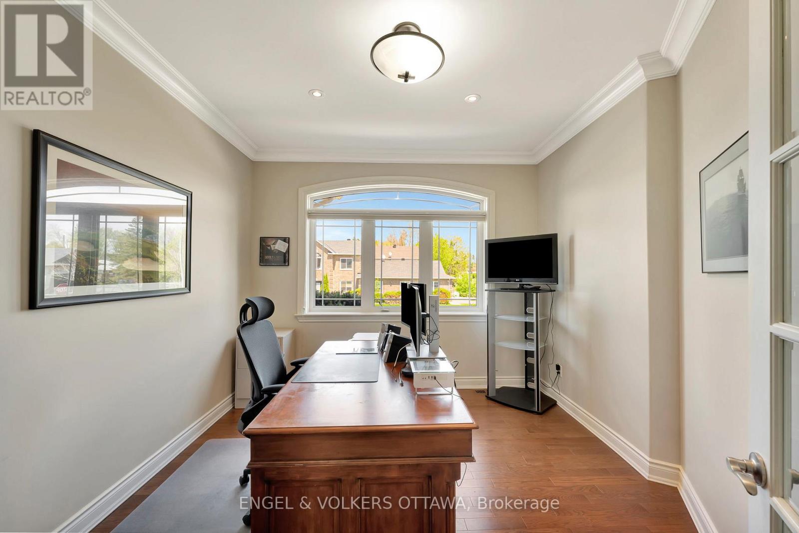 2 Beechgrove Gardens, Ottawa, Ontario  K2S 1W5 - Photo 17 - X12148251