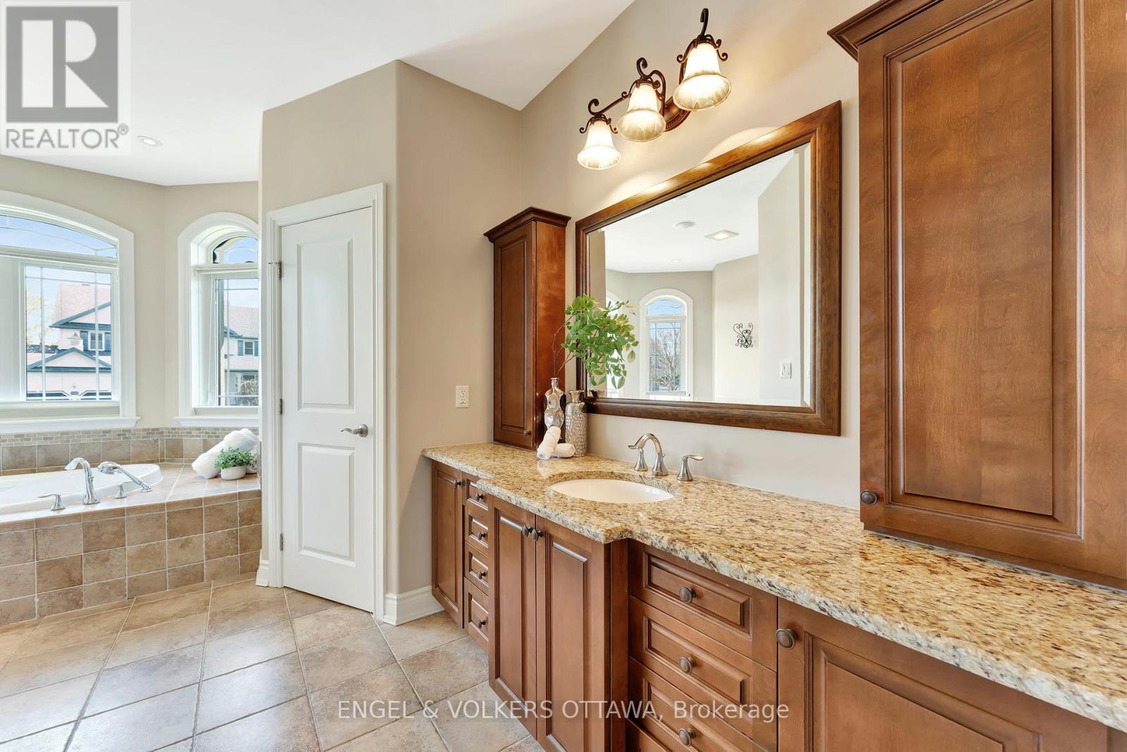 2 Beechgrove Gardens, Ottawa, Ontario  K2S 1W5 - Photo 24 - X12148251