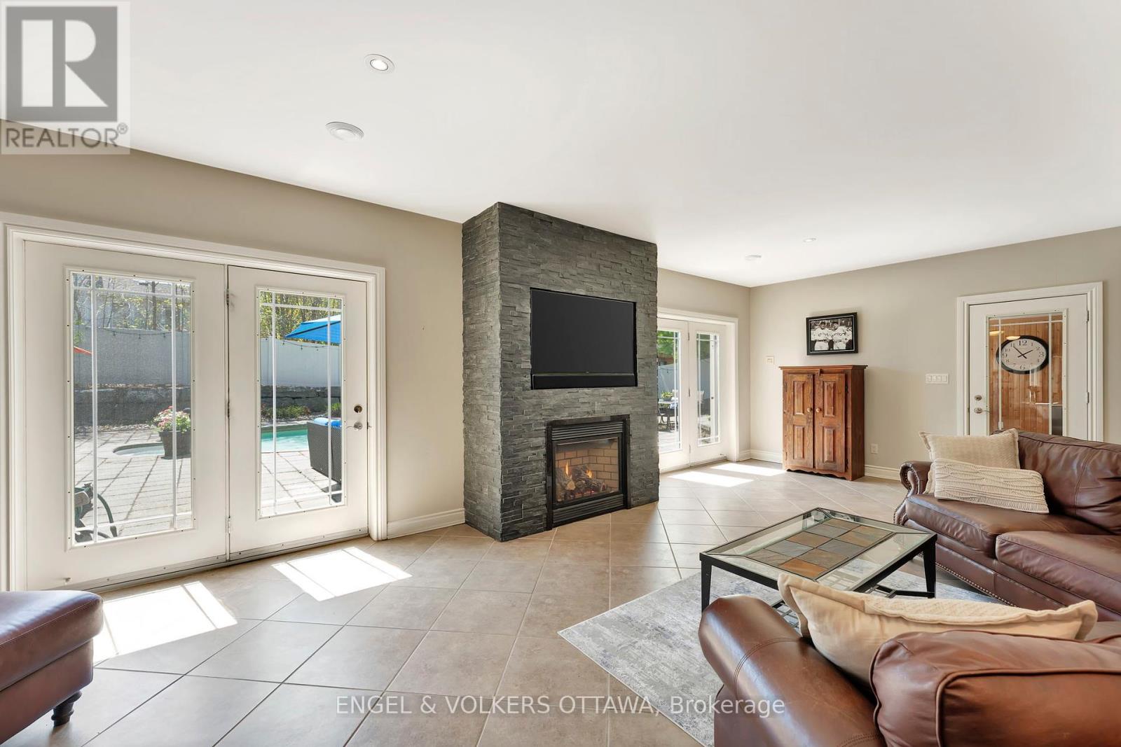2 Beechgrove Gardens, Ottawa, Ontario  K2S 1W5 - Photo 33 - X12148251