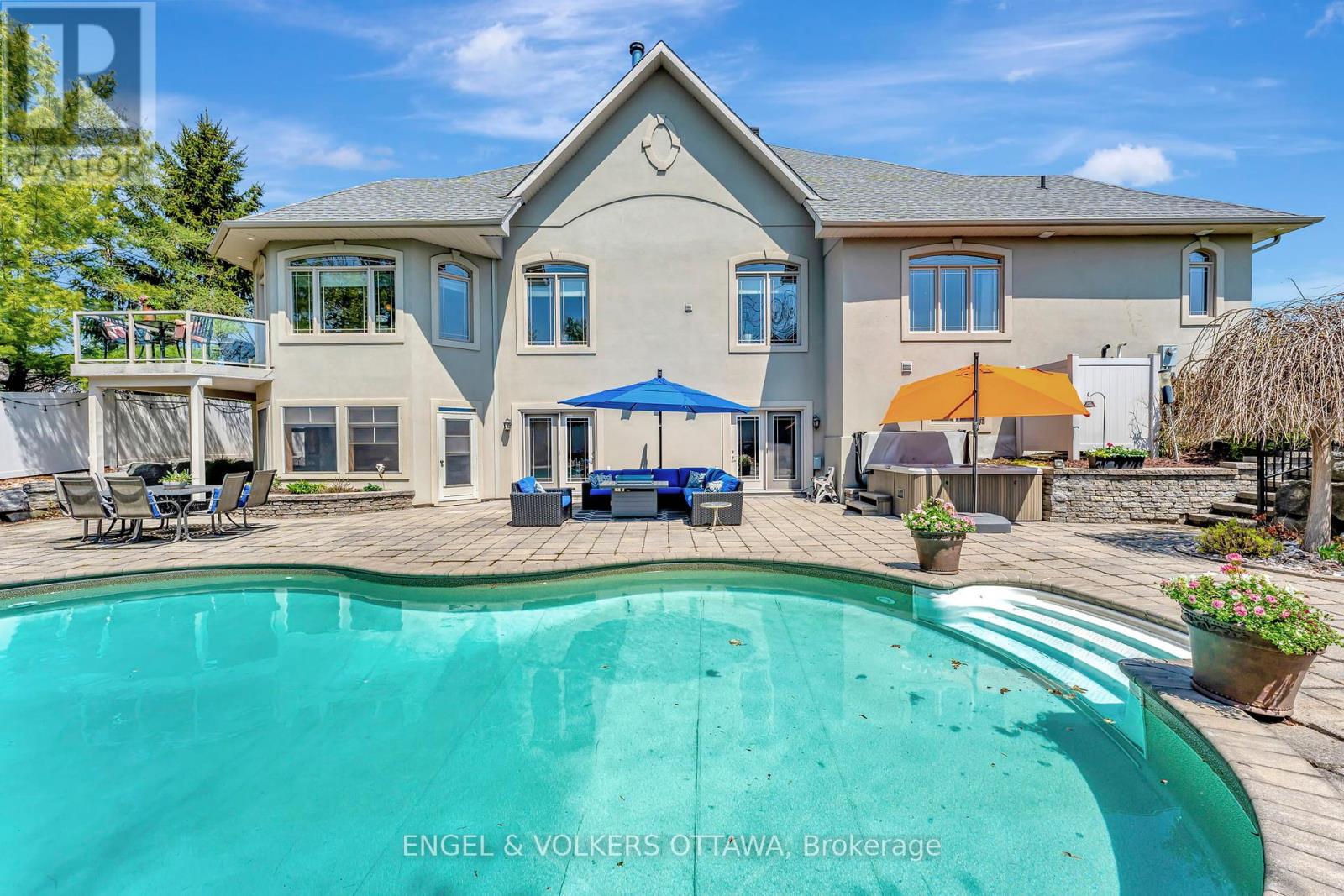 2 Beechgrove Gardens, Ottawa, Ontario  K2S 1W5 - Photo 44 - X12148251