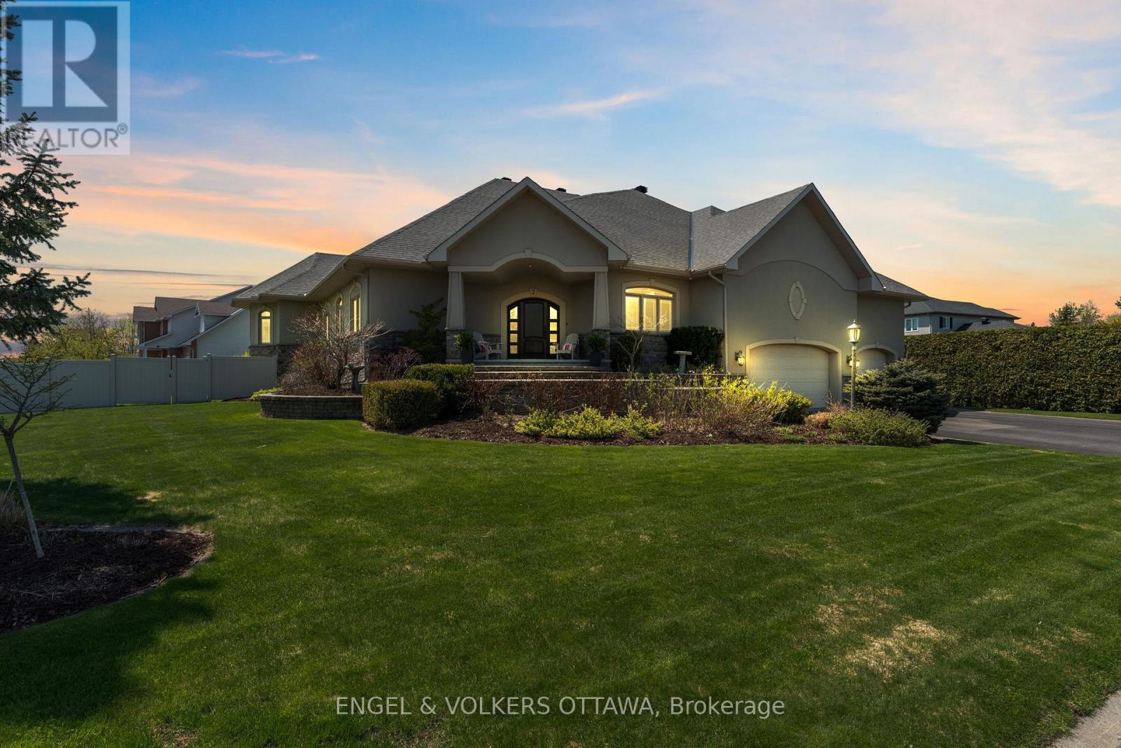 2 Beechgrove Gardens, Ottawa, Ontario  K2S 1W5 - Photo 49 - X12148251