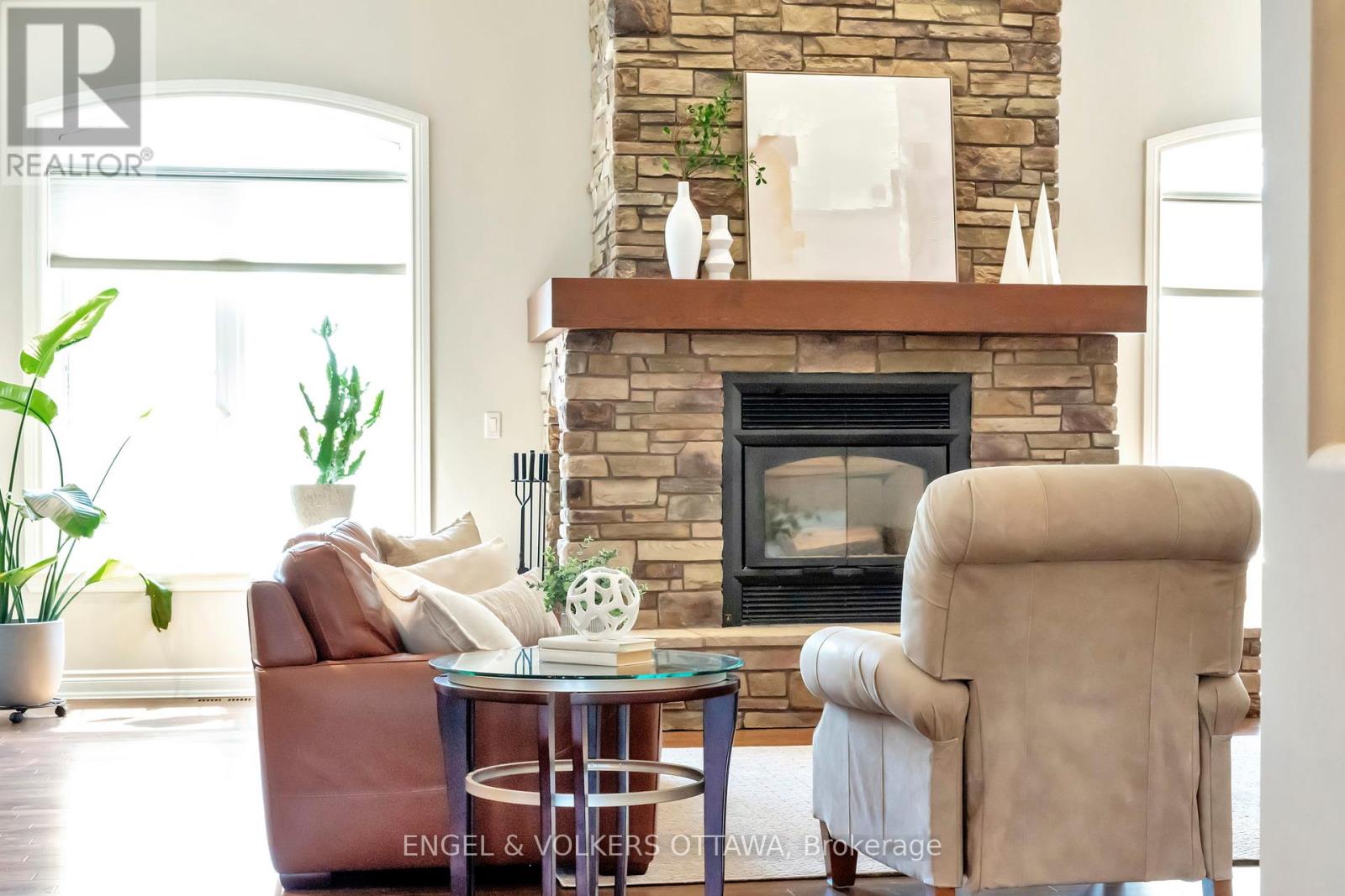 2 Beechgrove Gardens, Ottawa, Ontario  K2S 1W5 - Photo 6 - X12148251