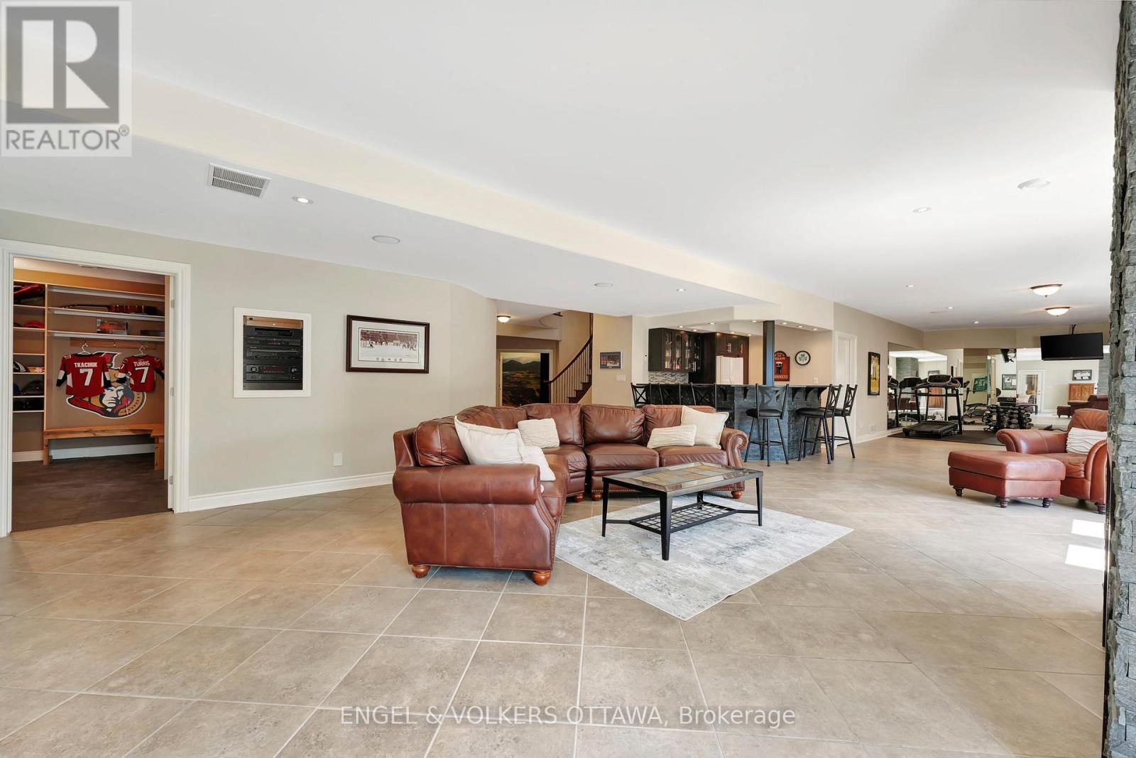 2 Beechgrove Gardens, Ottawa, Ontario  K2S 1W5 - Photo 32 - X12148251