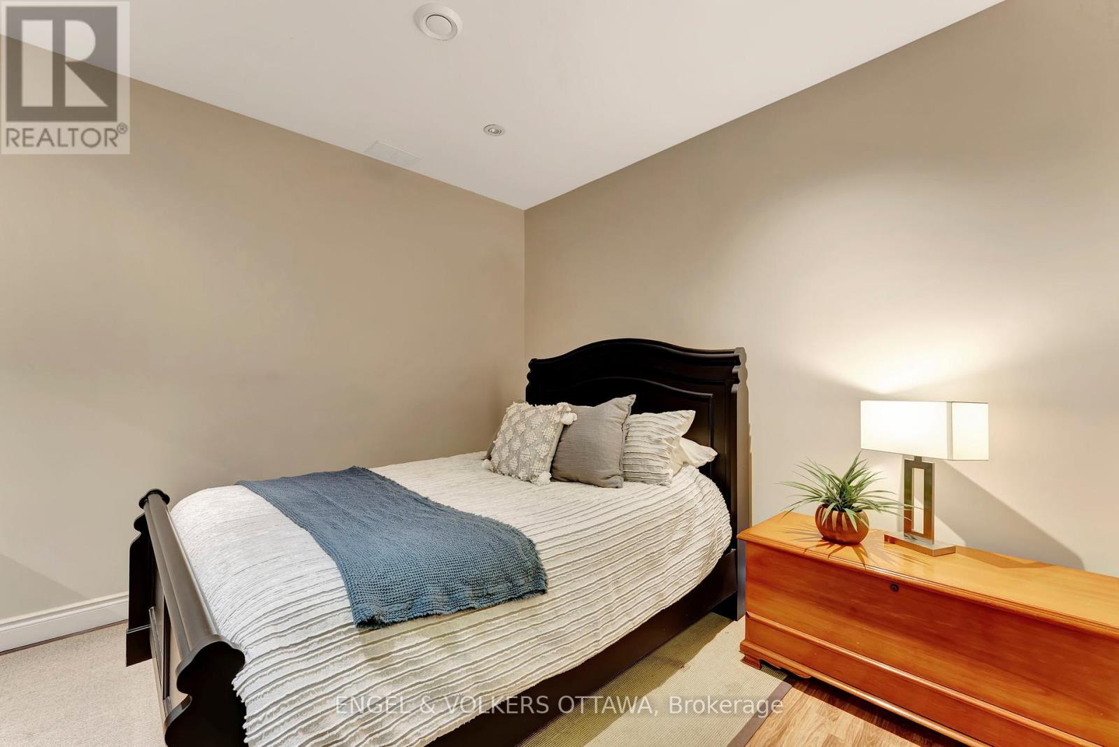 2 Beechgrove Gardens, Ottawa, Ontario  K2S 1W5 - Photo 29 - X12148251