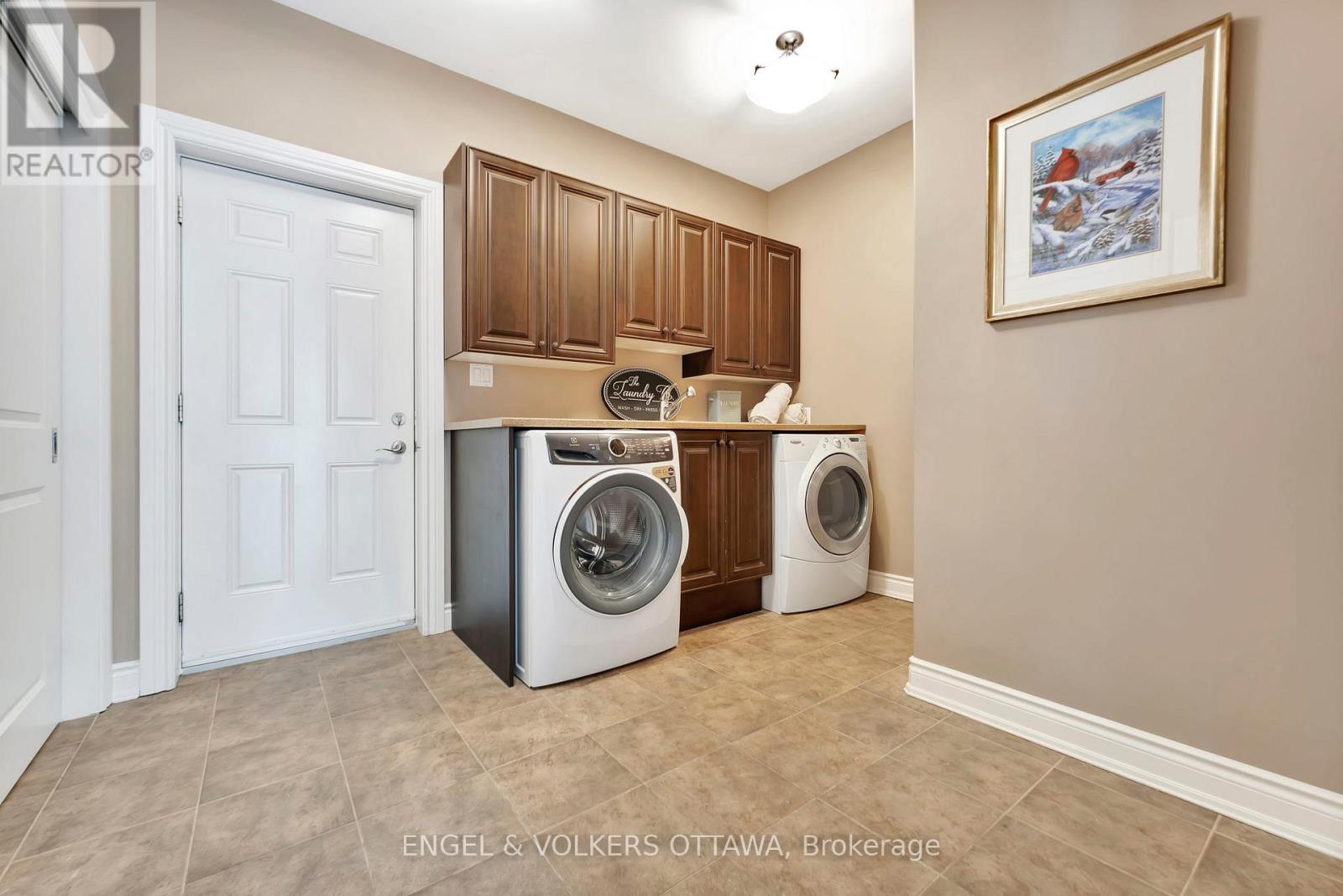 2 Beechgrove Gardens, Ottawa, Ontario  K2S 1W5 - Photo 41 - X12148251