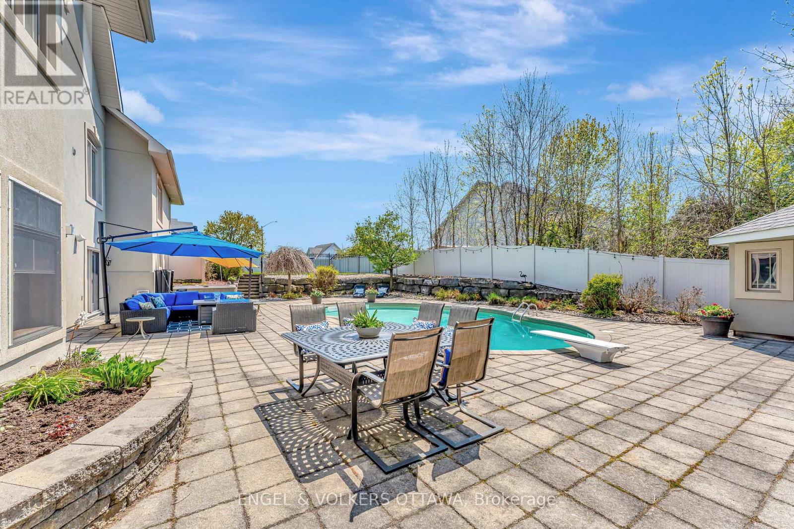 2 Beechgrove Gardens, Ottawa, Ontario  K2S 1W5 - Photo 43 - X12148251