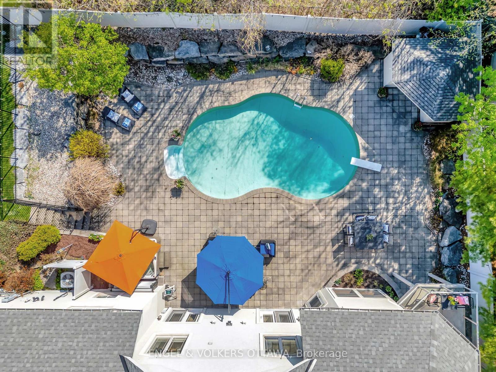 2 Beechgrove Gardens, Ottawa, Ontario  K2S 1W5 - Photo 47 - X12148251