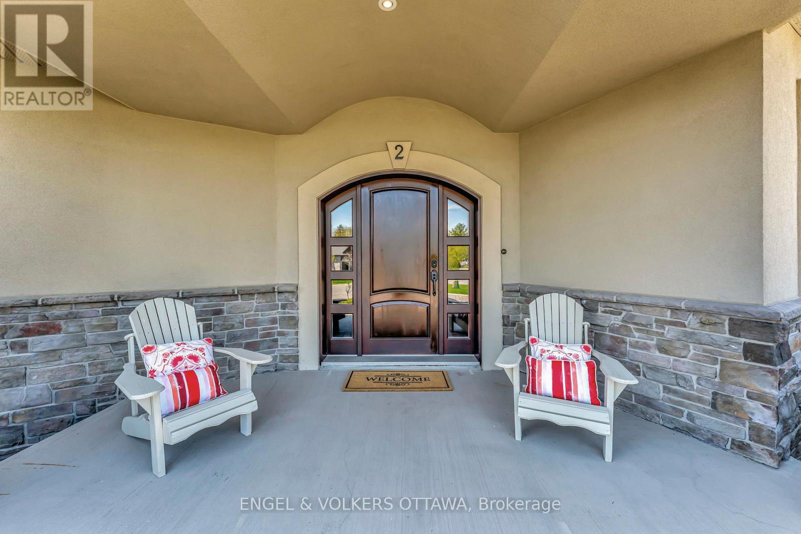 2 Beechgrove Gardens, Ottawa, Ontario  K2S 1W5 - Photo 2 - X12148251