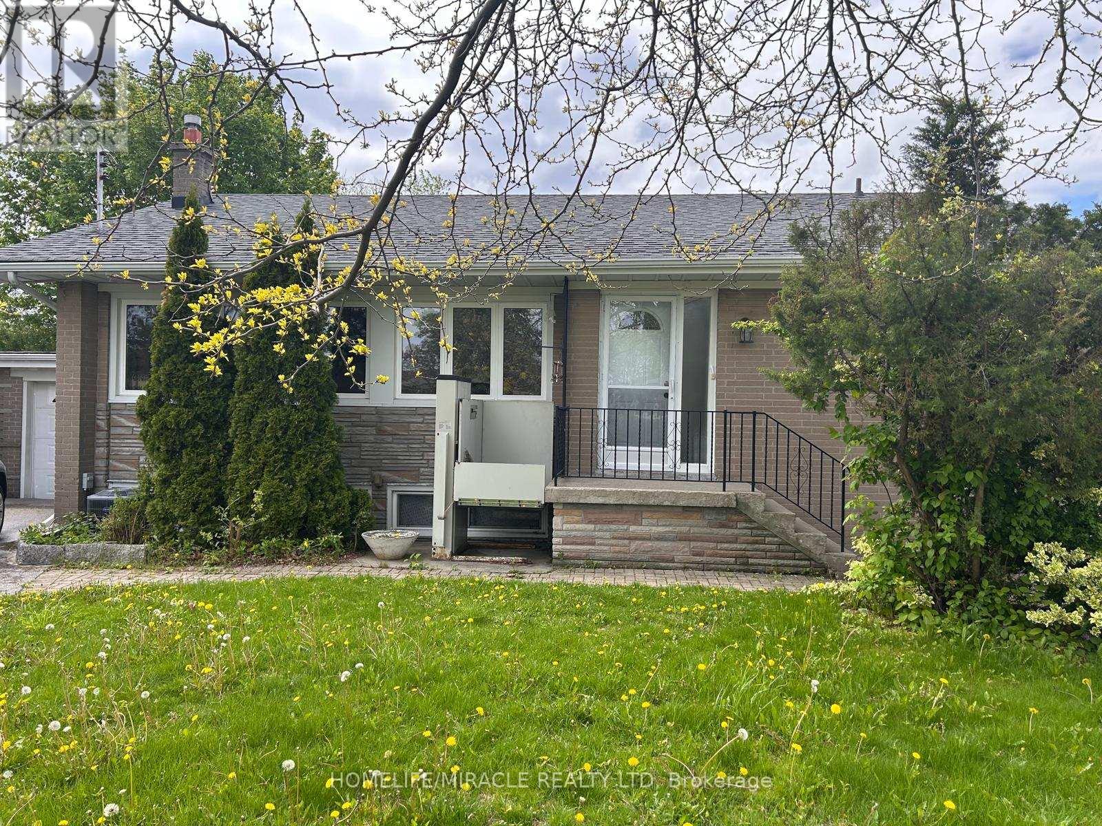 6 KITSON DRIVE, Toronto, Ontario