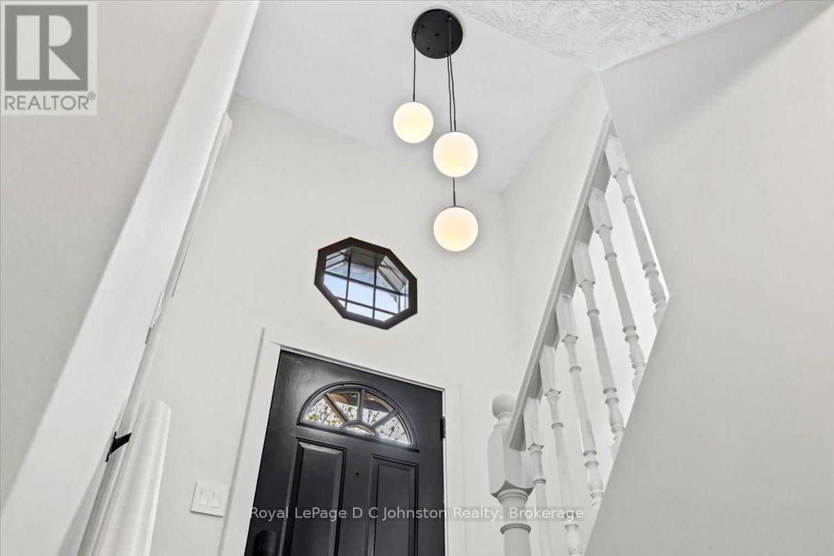 812 Bradford Street, Saugeen Shores, Ontario  N0H 2C4 - Photo 13 - X12158789